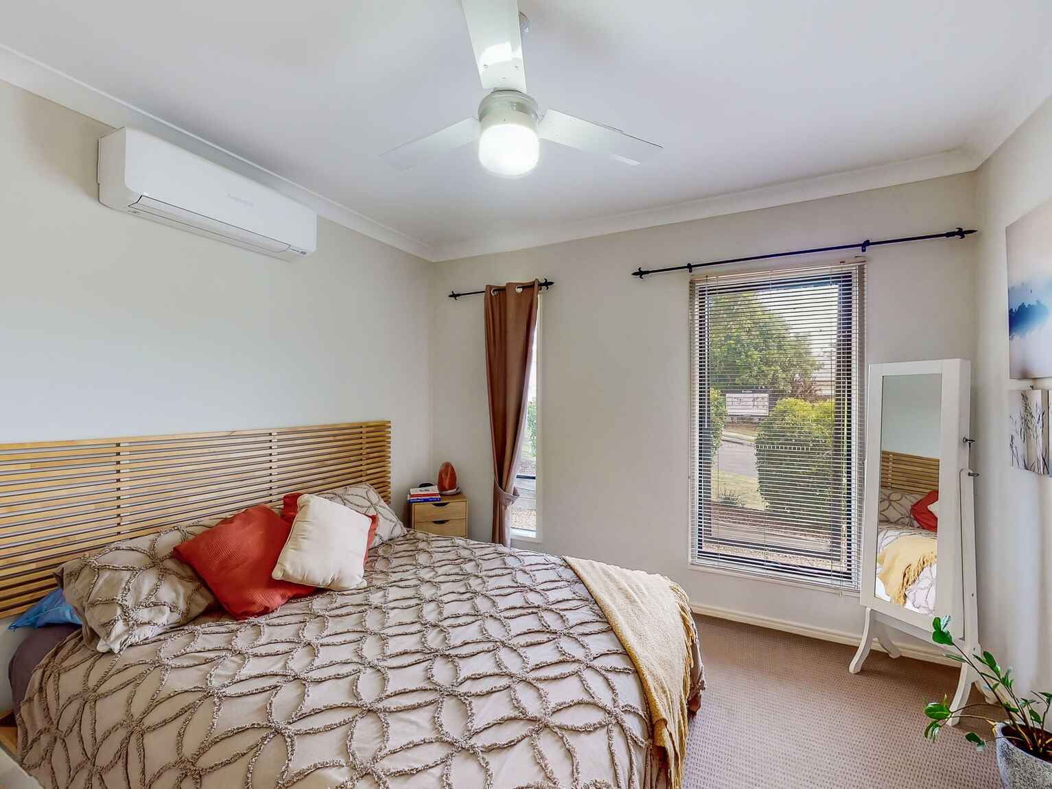 15 Mirage Avenue Springfield Lakes