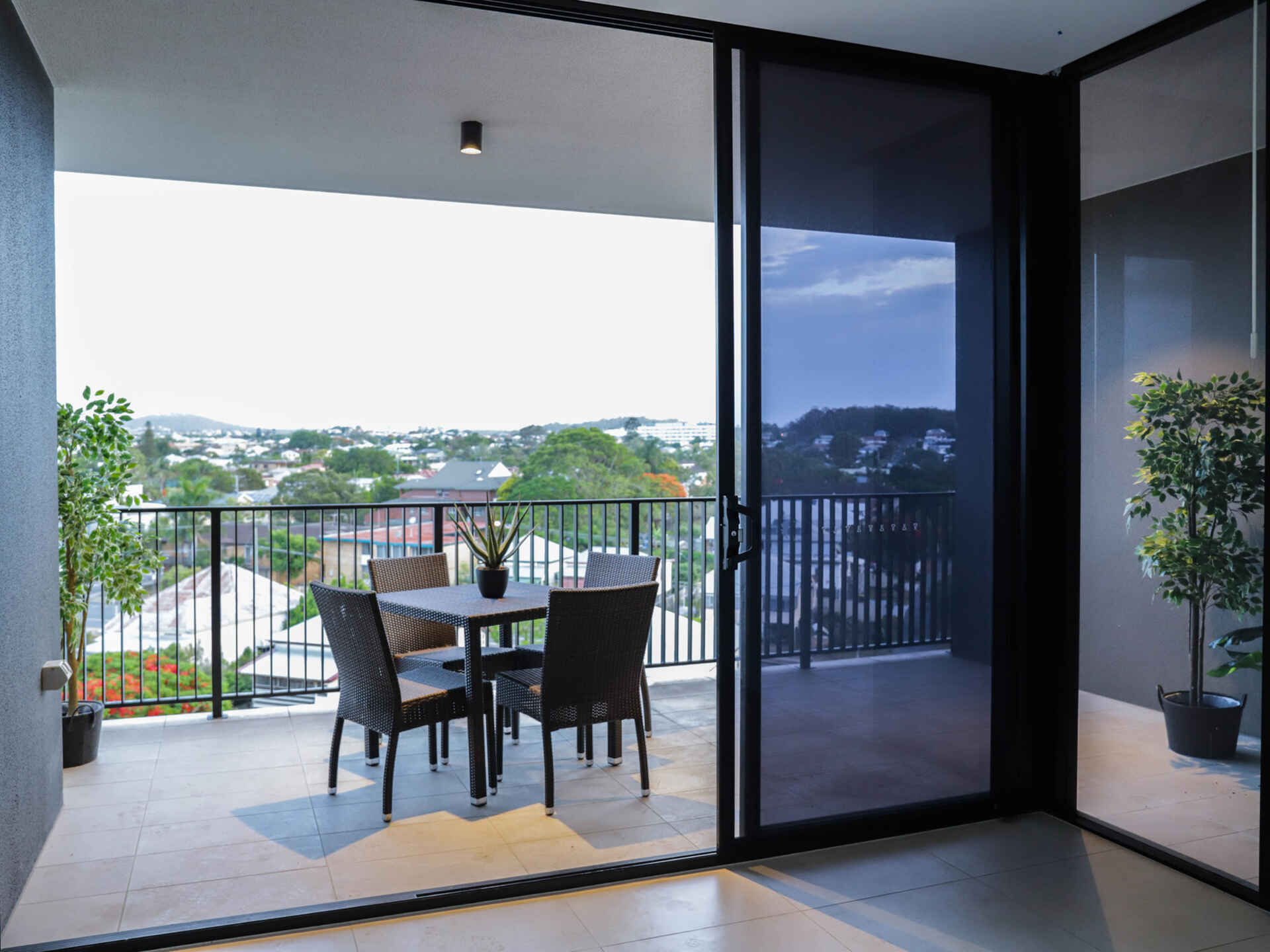 707/8 Zillah Street Stones Corner