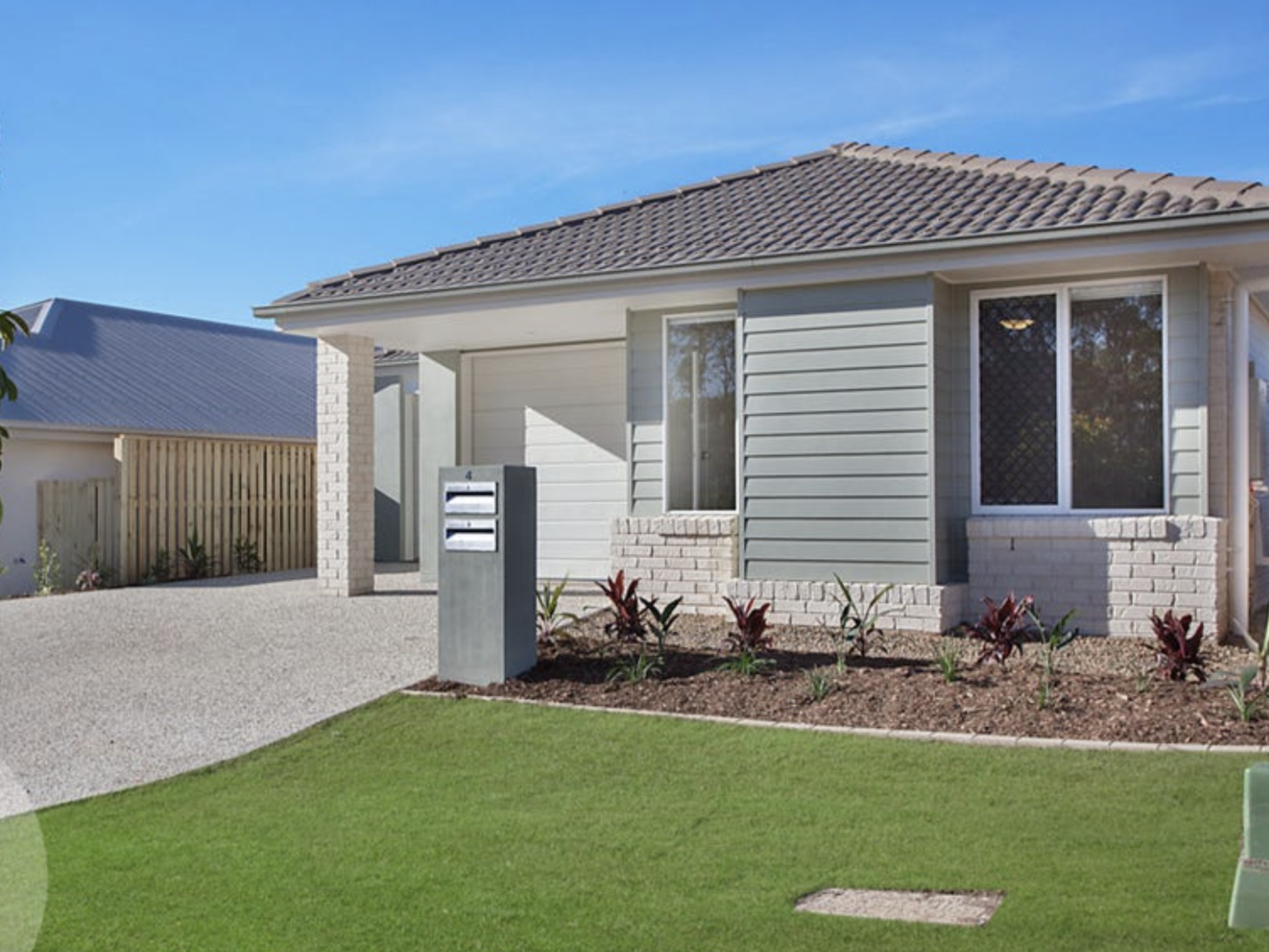 2/4 Finch Close Dakabin