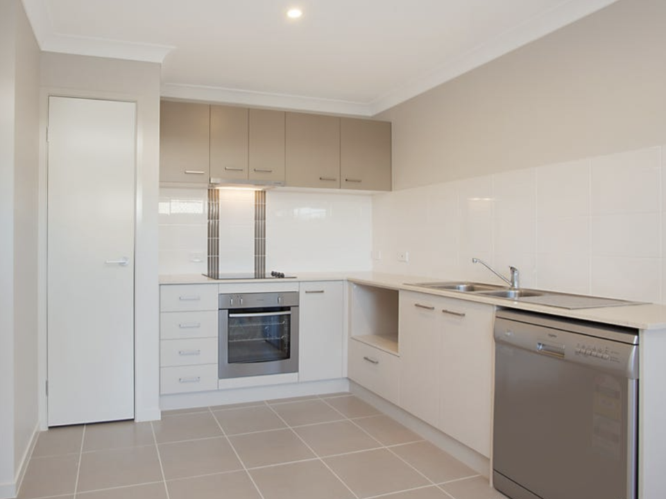 2/4 Finch Close Dakabin