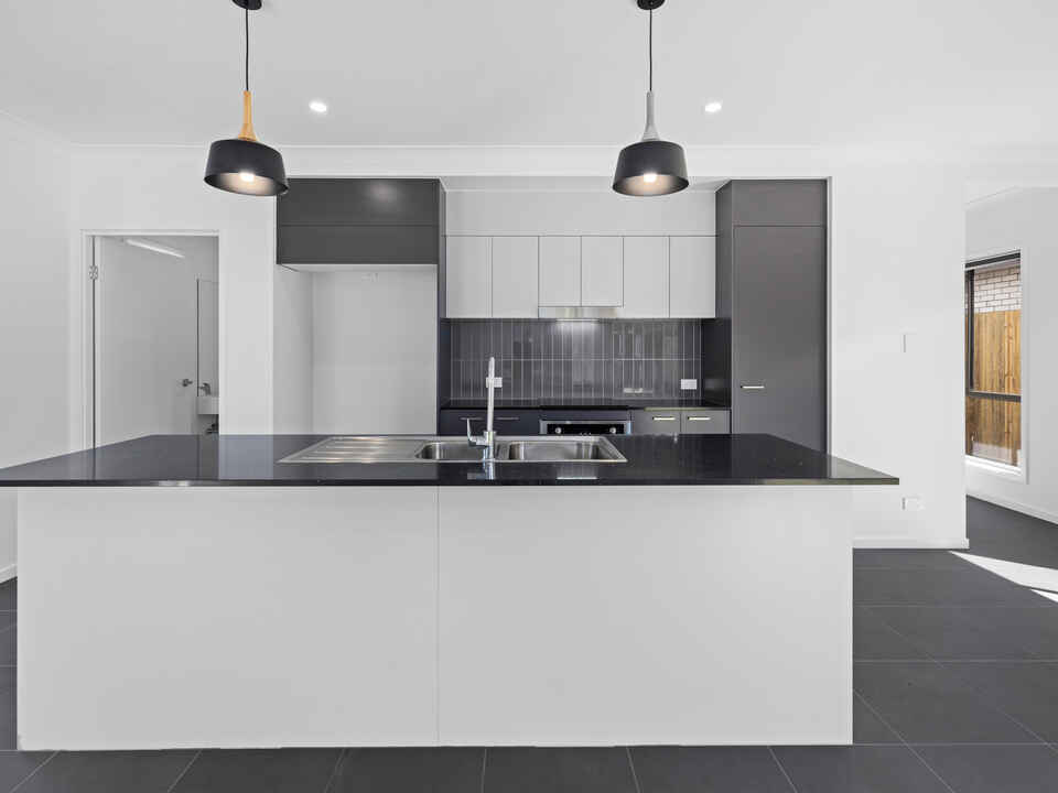 7 Blackwood Street Redland Bay