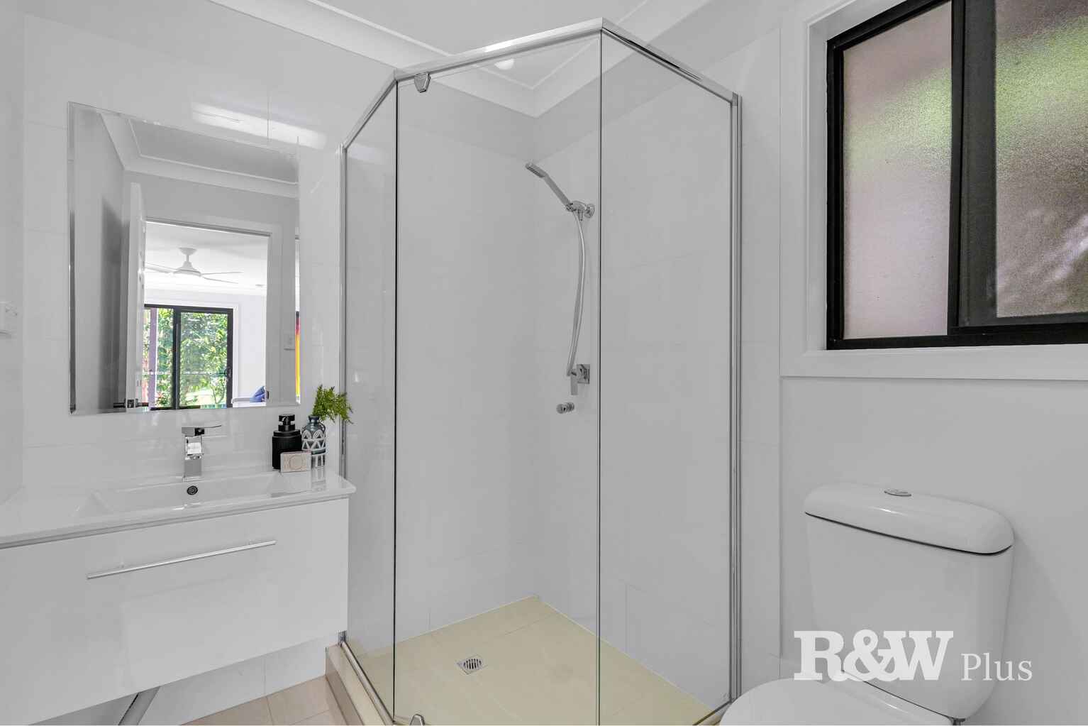 22 Parkway Place Kenmore