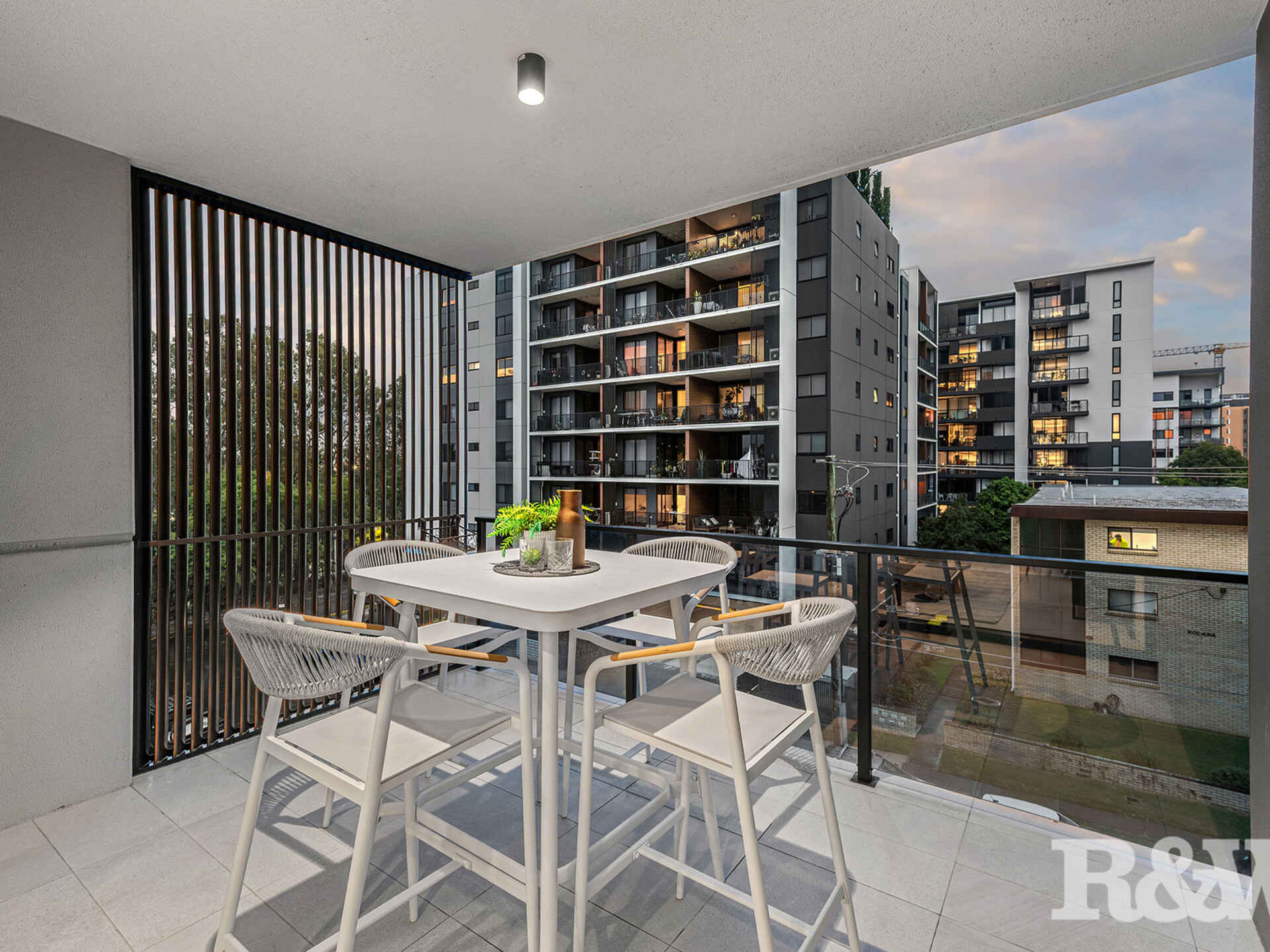 404/8 Zillah Street Stones Corner