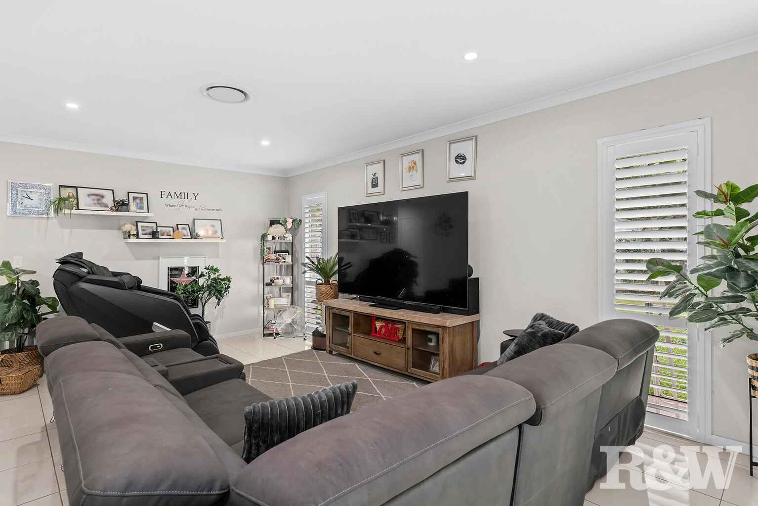 2 Poppy Place The Gap