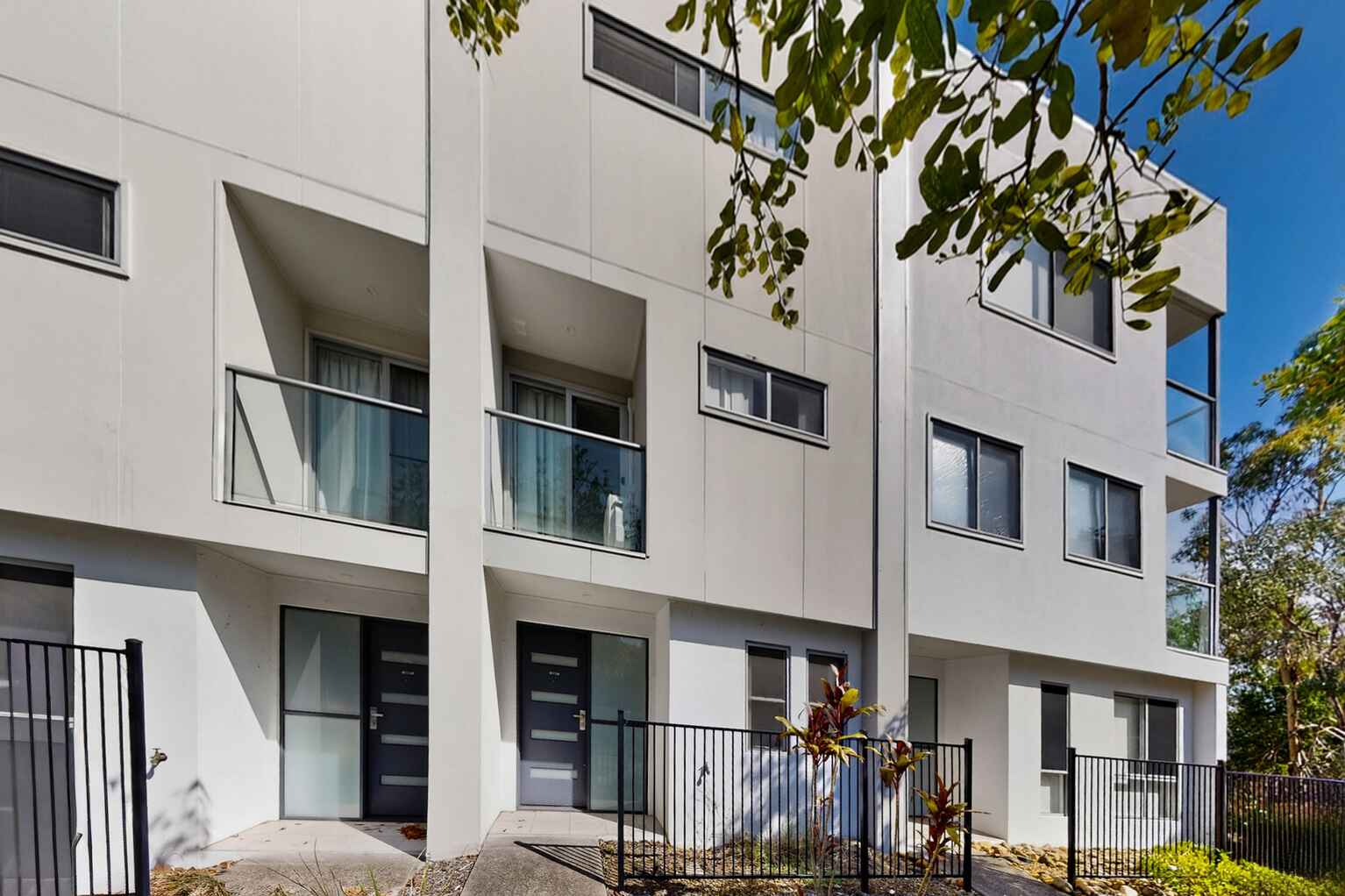 2/84 The Promenade Springfield Lakes