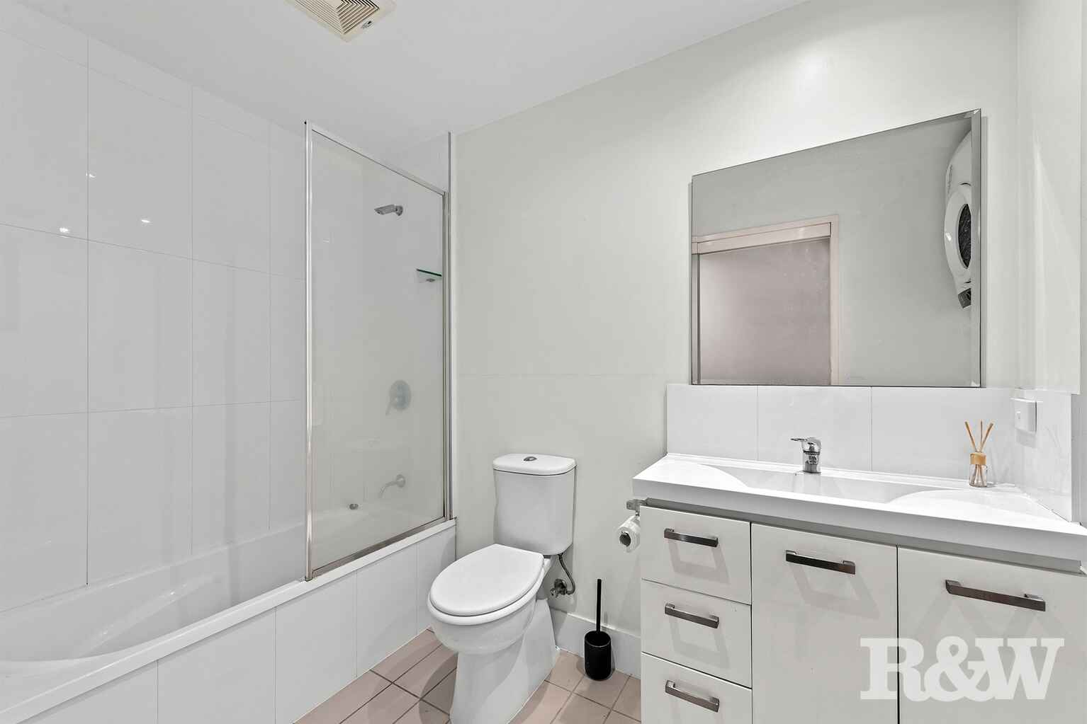 43/28 Ferry Road West End