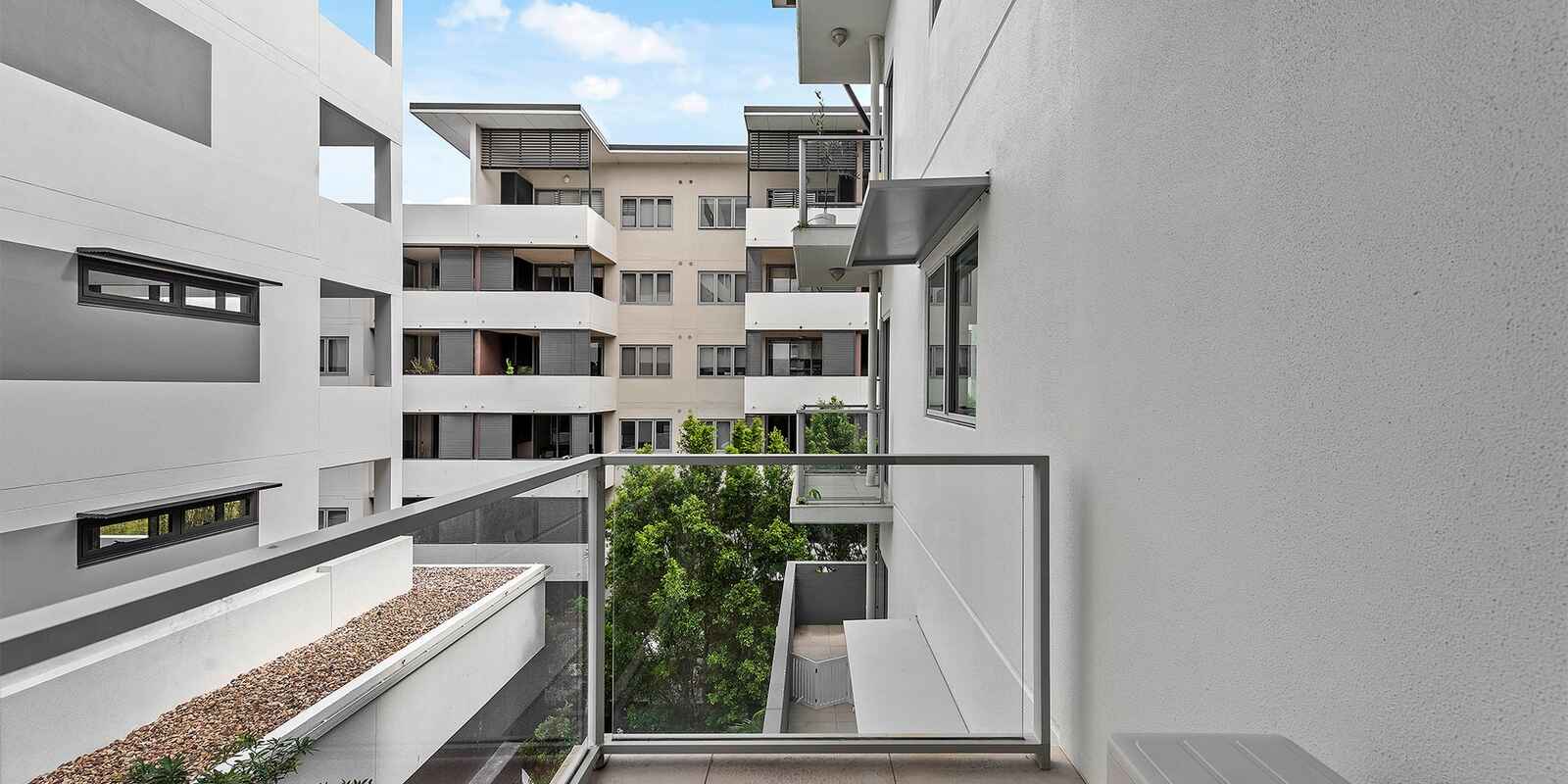 43/28 Ferry Road West End