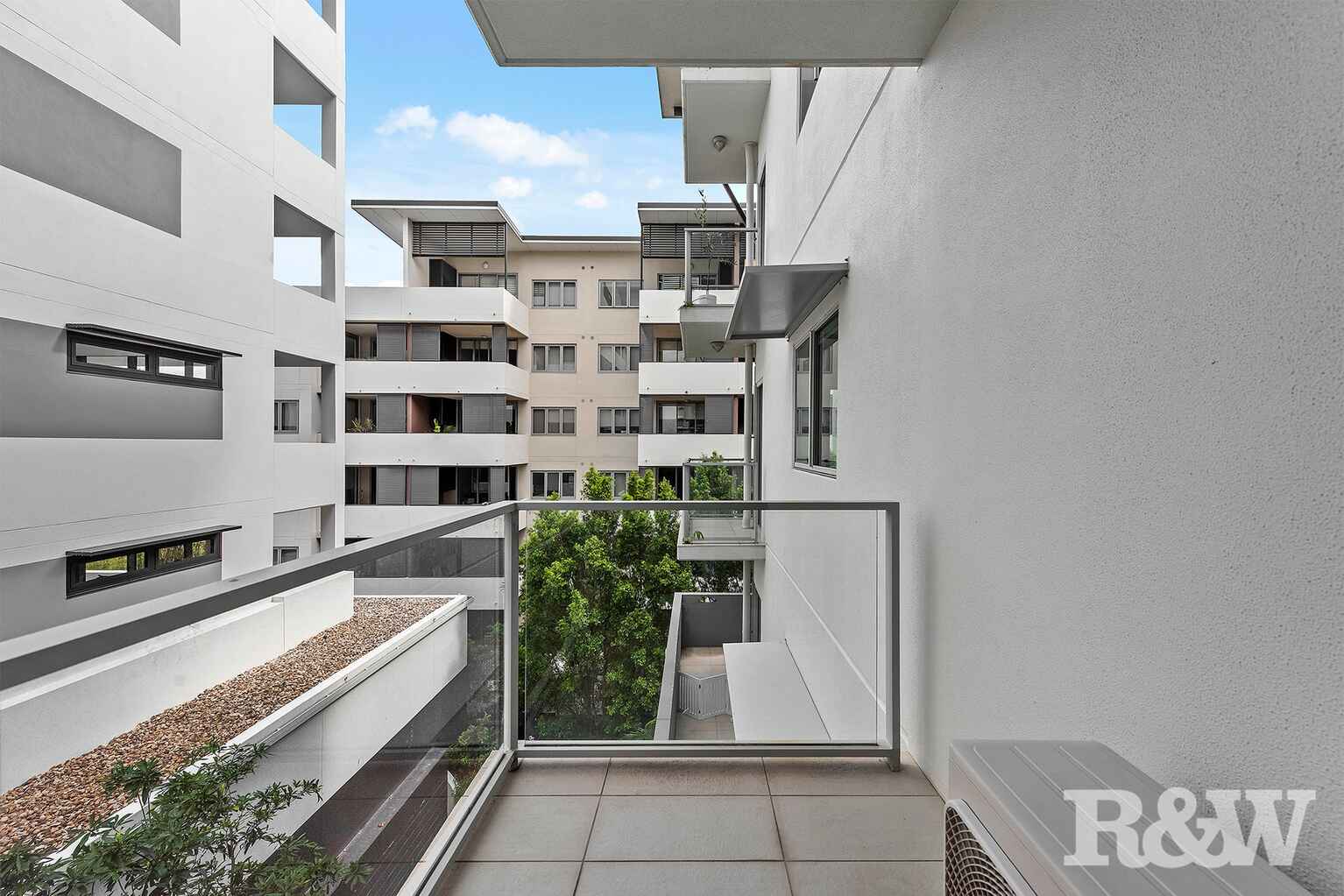 43/28 Ferry Road West End