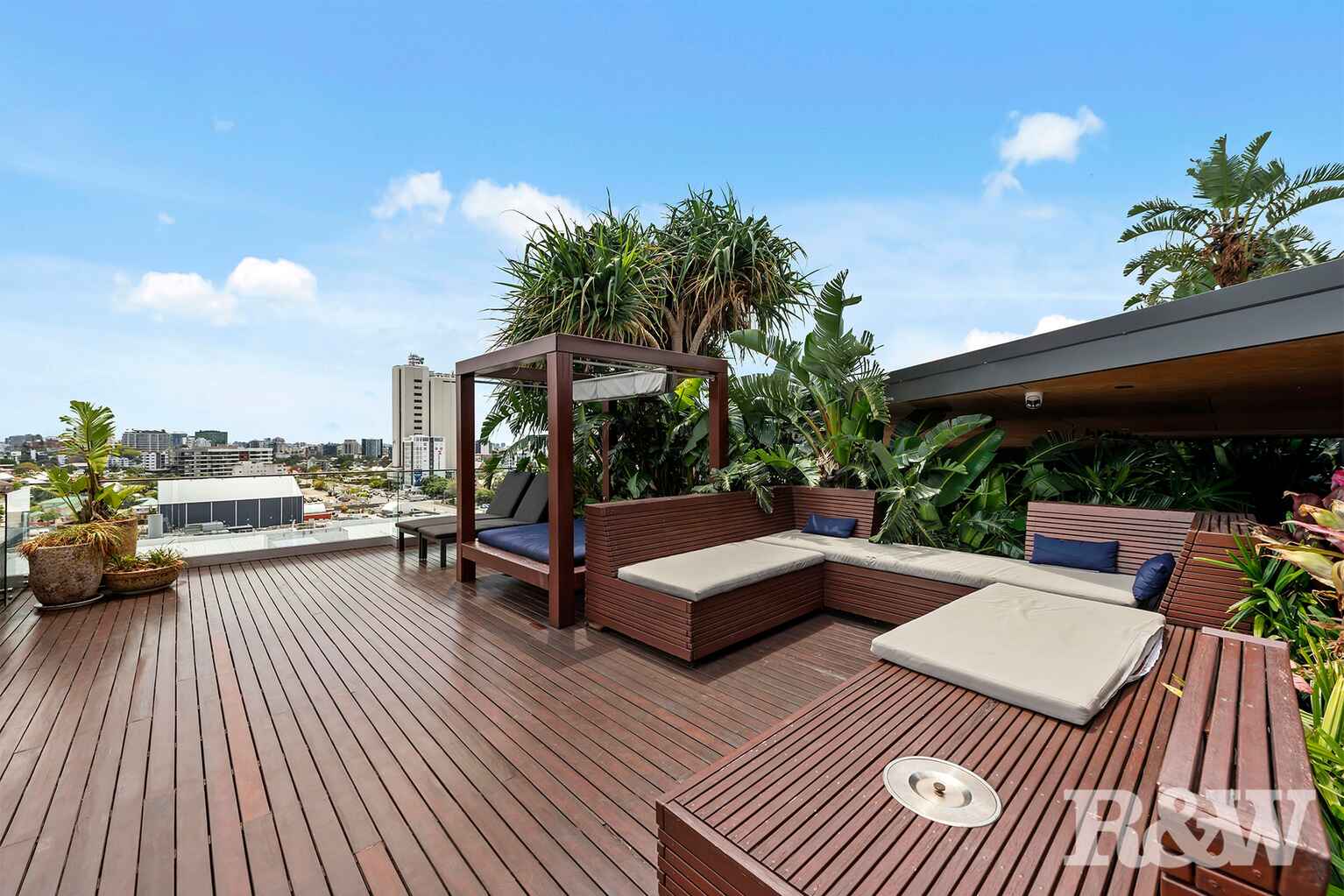 502/18 Hubert Street Woolloongabba