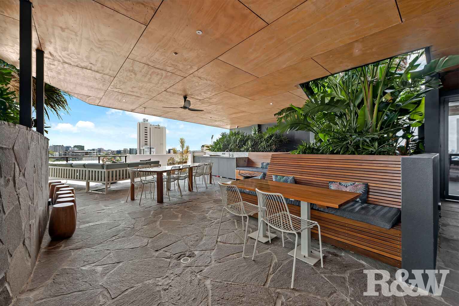 502/18 Hubert Street Woolloongabba