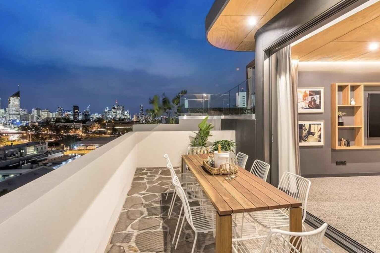 502/18 Hubert Street Woolloongabba