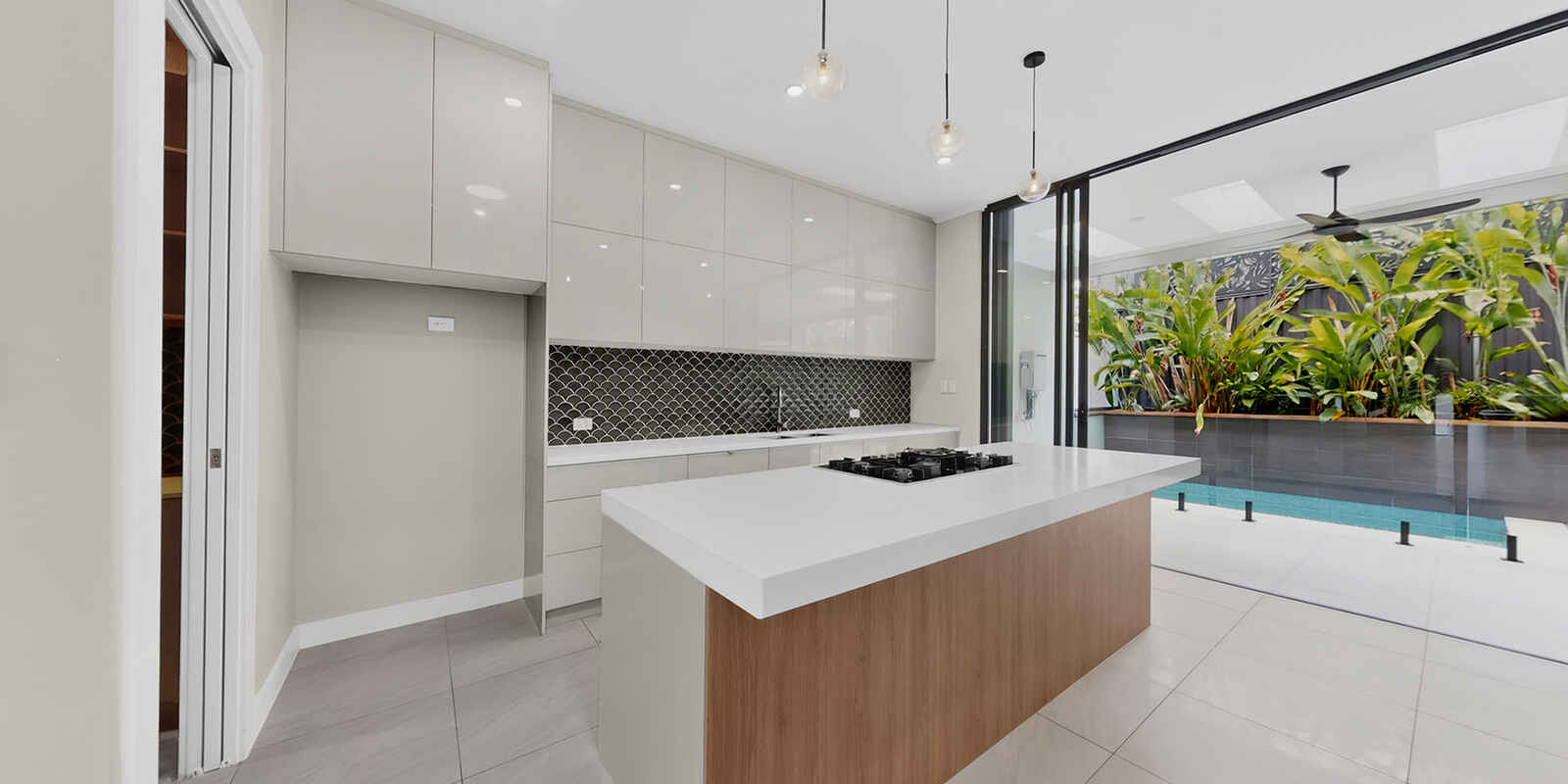 2/34 Salstone St Kangaroo Point