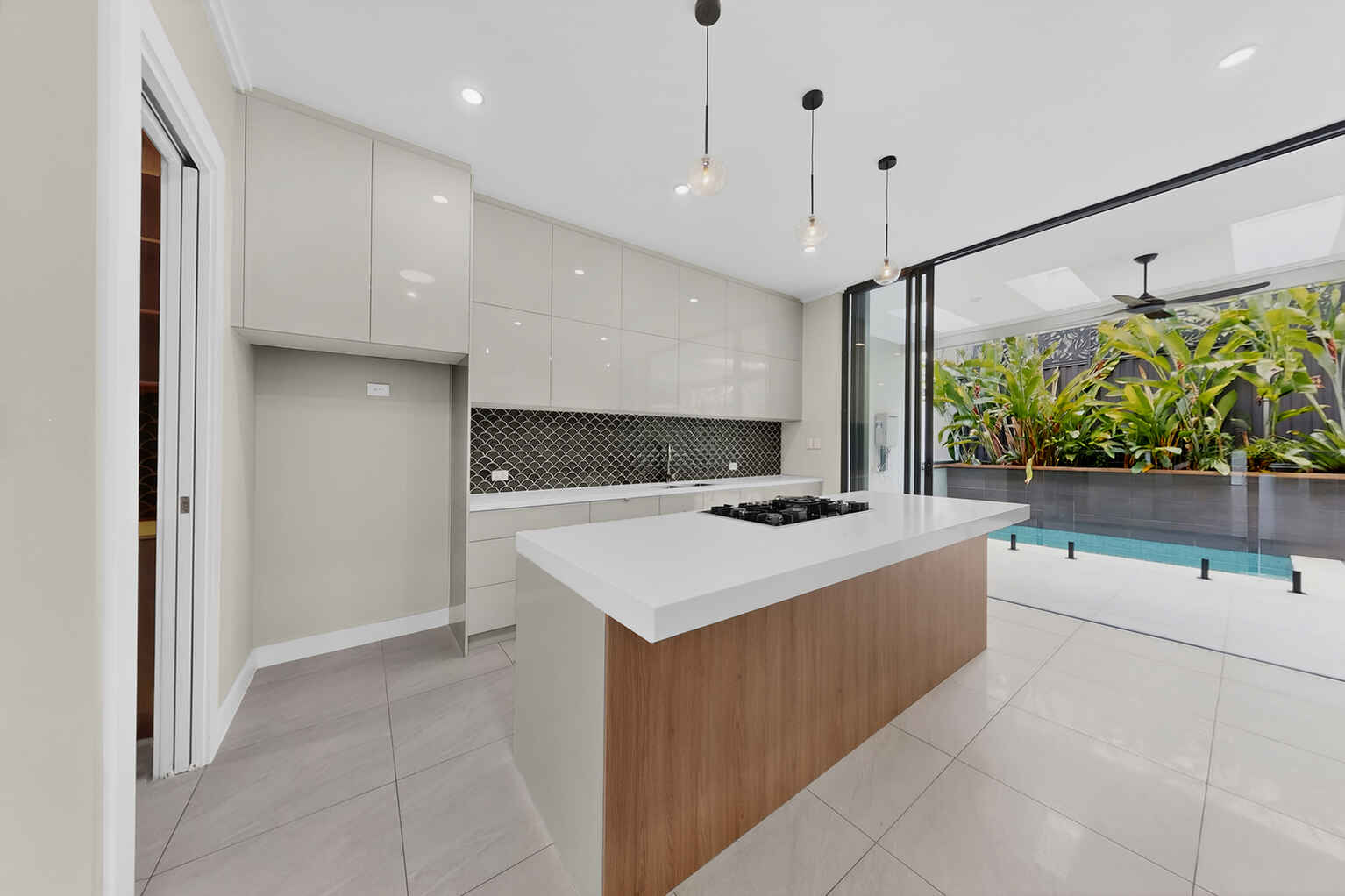 2/34 Salstone St Kangaroo Point